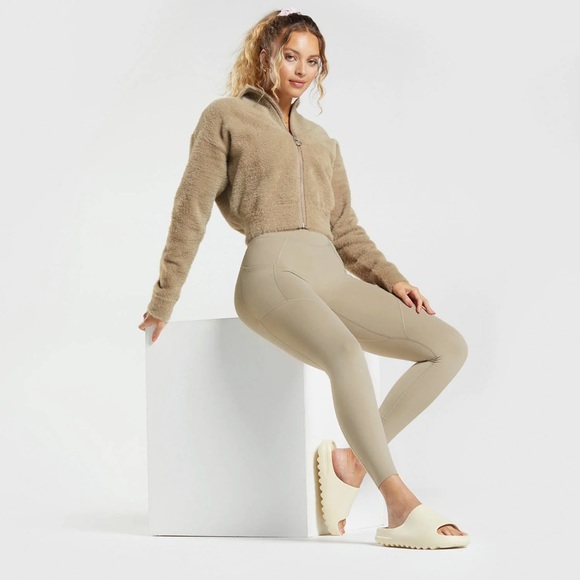 GYMSHARK WHITNEY EYELASH KNIT JACKET XS - Picture 5 of 6